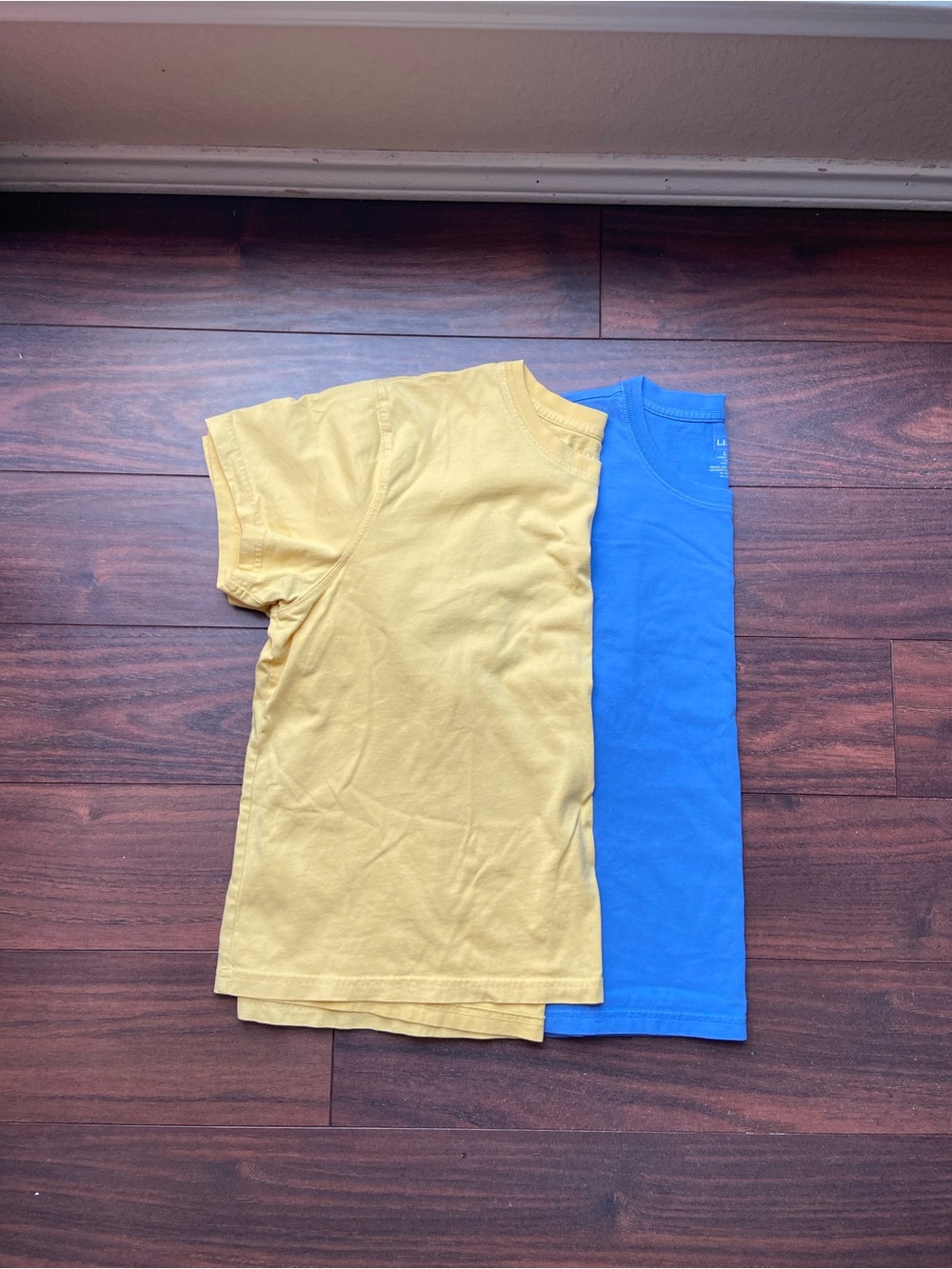 LL BEAN PLAIN TEE BUNDLE RELAXED FIT YELLOW BLUE L